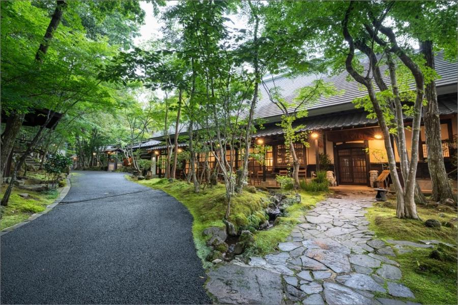 Nihon-No-Ashitaba Hotel Юфу Екстериор снимка